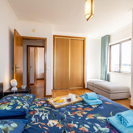 Beachfront 3Bdr Apt On Marginal Boulevard São Martinho do Porto Kültér fotó