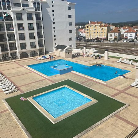 Beachfront 3Bdr Apt On Marginal Boulevard São Martinho do Porto Kültér fotó