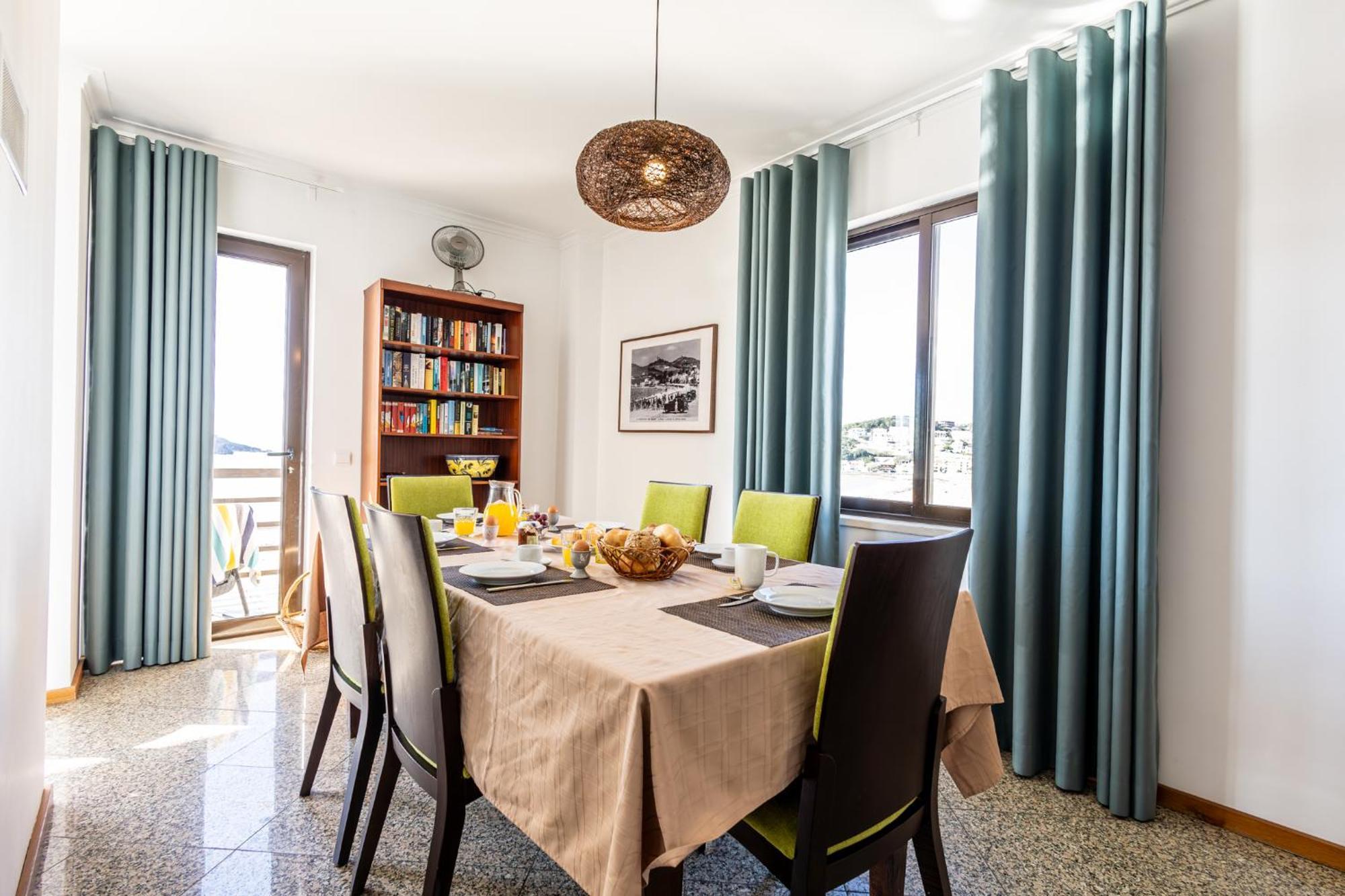 Beachfront 3Bdr Apt On Marginal Boulevard São Martinho do Porto Kültér fotó